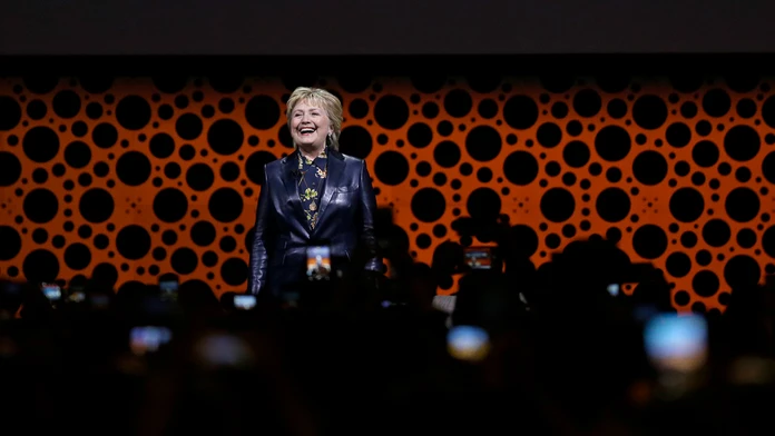 Bývalý americká ministerka zahraničných vecí Hillary Clintonová. 