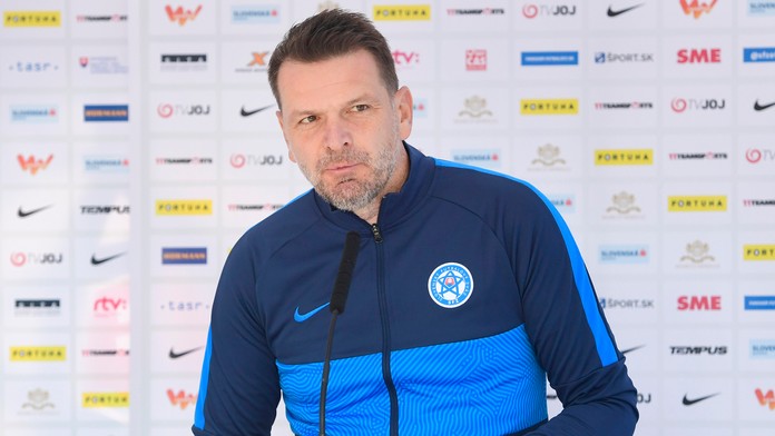 Tréner slovenských futbalistov Štefan Tarkovič