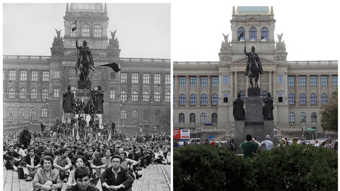 Sediaci protest proti okupácii ČSSR 24. augusta 1968 pred sochou sv. Václava na Václavskom námestí v Prahe.