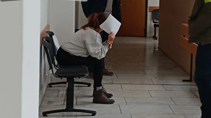 Na mol opitá mladá žena zaútočila na svojho manžela nožom. Hrozia jej roky za mrežami