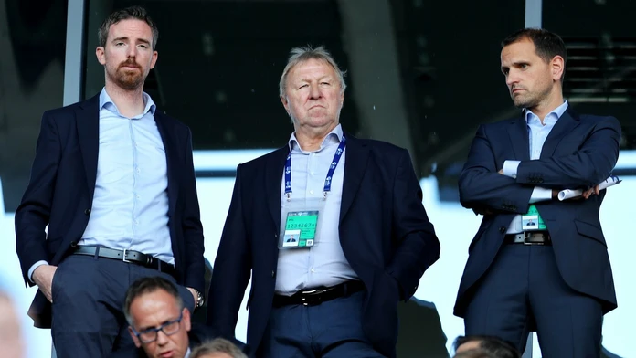 Na snímke v strede Horst Hrubesch, športový riaditeľ Nemeckého futbalového zväzu.