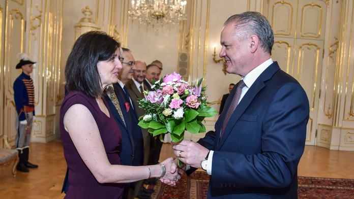 Francúzski miliárdari Bernard Arnault a Francois-Henri Pinault s manželkou Salmou Hayekovou.
