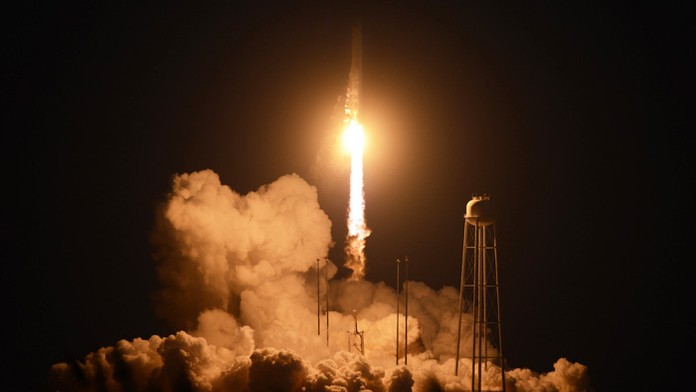 Raketa Antares sa vzniesla približne o jednu svoju výšku, keď došlo k výbuchu.