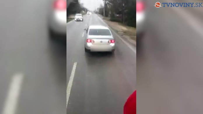 Pozrite si na VIDEU, čo urobil vodič Passatu cisterne so 40-tisíc litrami paliva