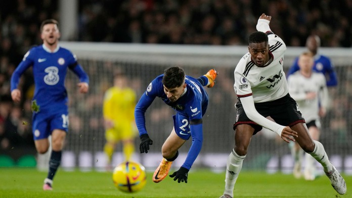 Londýn modrý nebude, Chelsea nestačila na Fulham. Felix sa pri debute vykartoval