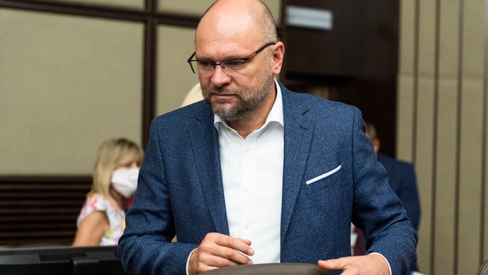 Pochovávanie obetí koronavírusu na cintoríne v indonézskom meste Surabaya.
