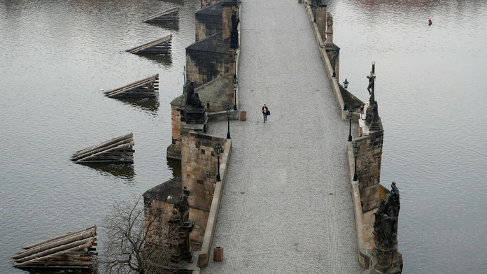 Karlov most v Prahe.