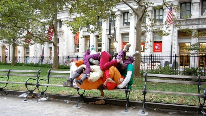 Tanečníci v uliciach