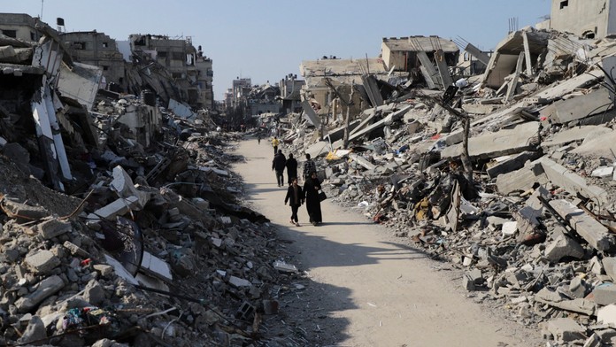 Palestínčania prechádzajú skazou po izraelskej ofenzíve v utečeneckom tábore Džabalíja.