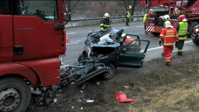 Pri nehode vyhasol život 39-ročnej ženy. Muž, ktorý ju spôsobil, ušiel. 