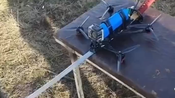 VIDEO: Šialený vynález. Ukrajinskí vojaci sa pochválili „dronom samurajom“, lieta s ostrou katanou