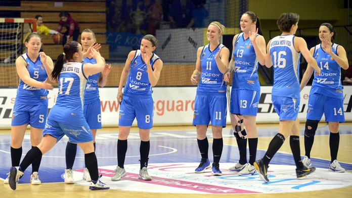 Na snímke hráčky  Spišskej Novej Vsi  v treťom semifinálovom zápase play off basketbalovej extraligy.