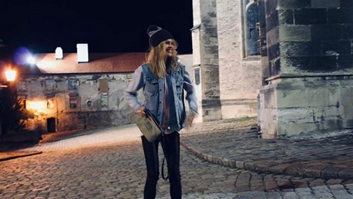 Vodič vystúpil z odstaveného auta, zrazilo ho ďalšie.