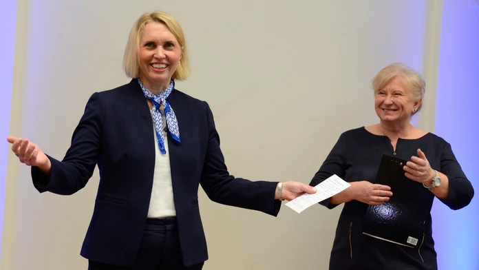 Americká veľvyslankyňa na Slovensku Bridget Brinková (vľavo) a riaditeľka Štátnej vedeckej knižnice v Košiciach Darina Kožuchová
