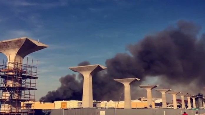 Požiar v rozostavanom nákupnom centre v Katare.