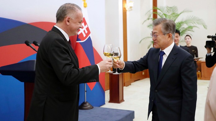 Prezident Andrej Kiska a jeho juhokórejský partner Mun Čä-in.
