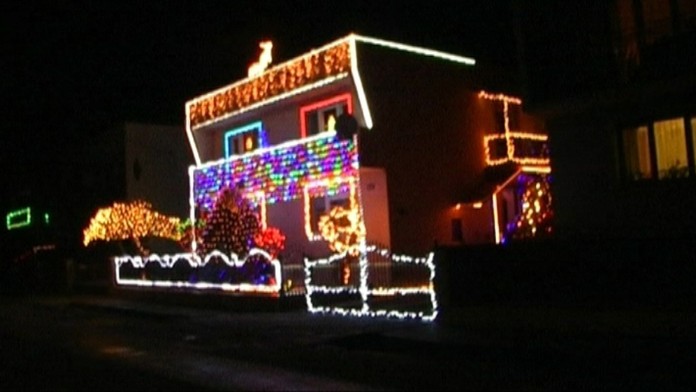 Rozsvieteny dom na Gemeri.jpg