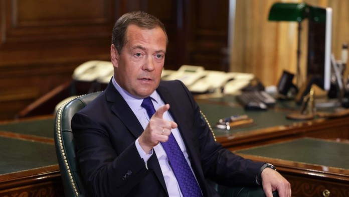 Ruský exprezident Medvedev hrozí jadrovými zbraňami. Tento dôvod by ich vraj prinútil konať