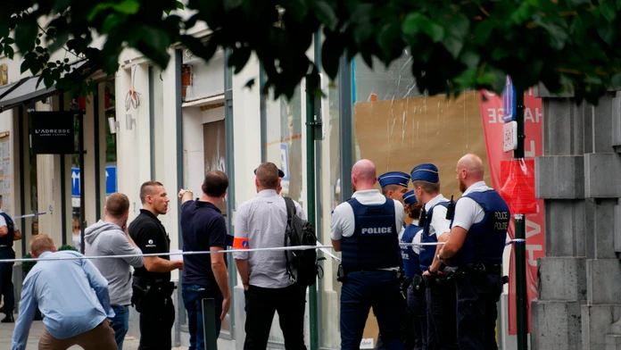 Belgická polícia zatkla muža, ktorý narazil s dodávkou do kaviarne v Bruseli