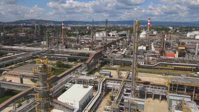 Vláda stiahla zákon o mimoriadnom zdanení ruskej ropy