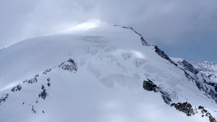 Vo švajčiarskych Alpách zahynuli štyria turisti.