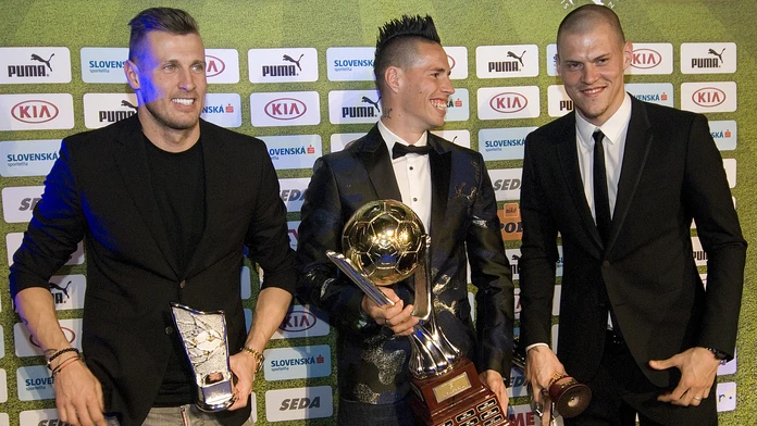 Traja najlepší futbalisti roka 2014 zľava Ján Ďurica, víťaz Marek Hamšík a Martin Škrtel.
