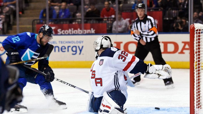 Marián Gáborík otvára stretnutie zápasu Tím Európy - USA.