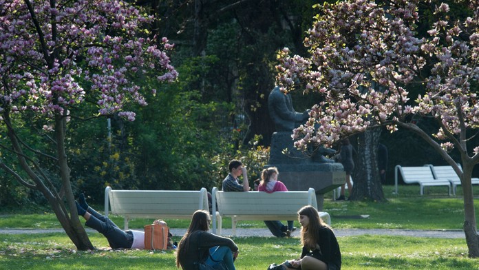 Odložte kabáty, jar prichádza. Najbližšie dni budú teploty stúpať prudko nahor