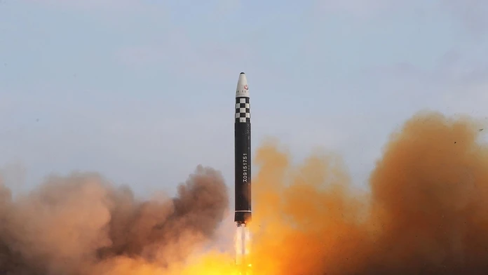 Jadrové veľmoci posilňujú svoje arzenály, vyplýva zo správy expertov
