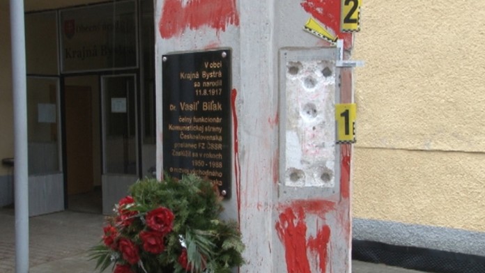 Z miesta už skôr ukradli Biľakovu bustu.