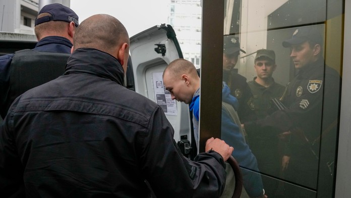Ruský vojak, ktorý zabil neozbrojeného civilistu na Ukrajine, dostal doživotie