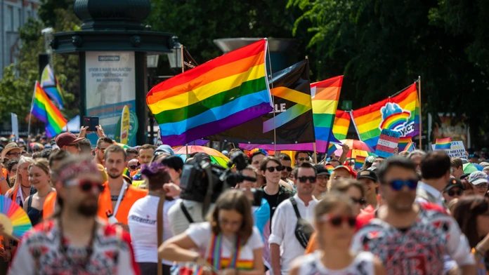 Českí poslanci schválili v prvom čítaní manželstvá aj pre homosexuálne páry