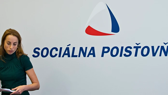 Ozbrojenci spustili paľbu na ľudí pred kostolom. 