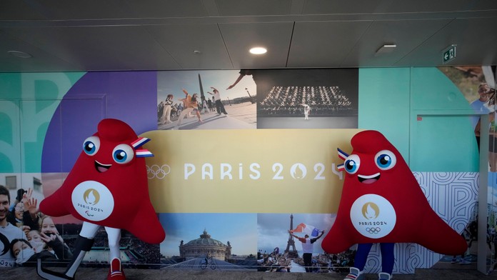 Maskotom hier v Paríži bude Frýgická čiapka. Symbolizuje spojivo medzi obdobím antiky a Francúzskom