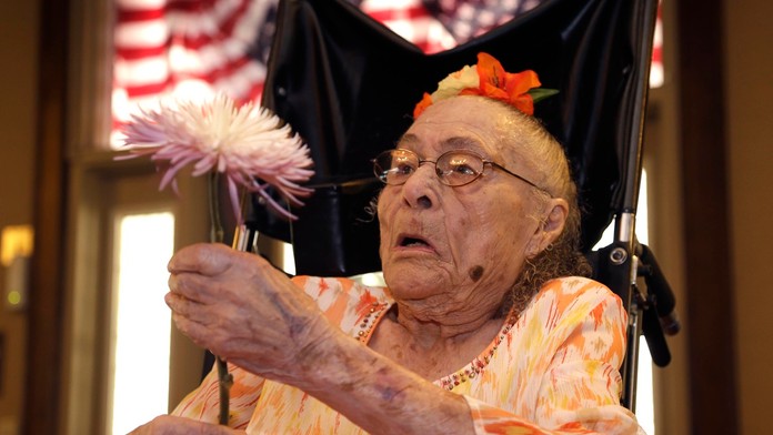 Za najstaršiu žijúcu osobu v USA označili tamojší bádatelia 116-ročnú Gertrude Weaverovú.