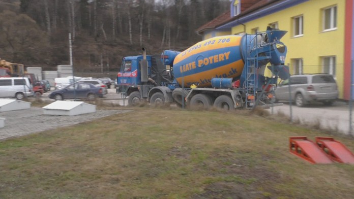Areál betonársky, kde sa stal smrteľný úraz.