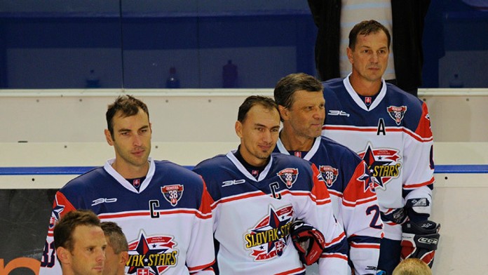 Richard Lintner, Zdeno Chára, Miroslav Šatan, Peter Šťastný a Peter Bondra na exhibícii.