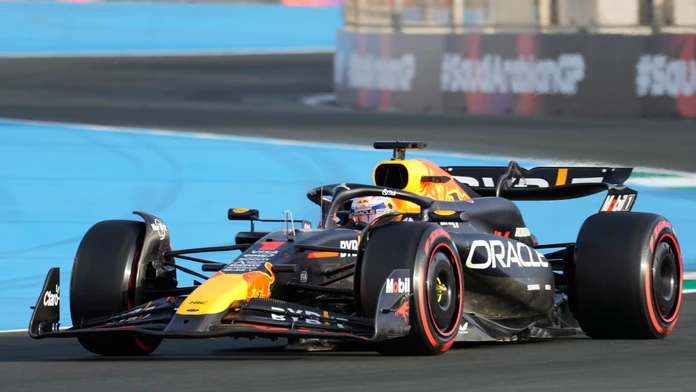 Záverečný tréning na VC Saudskej Arábie ovládol Verstappen. Jeho tímový kolega skončil tretí