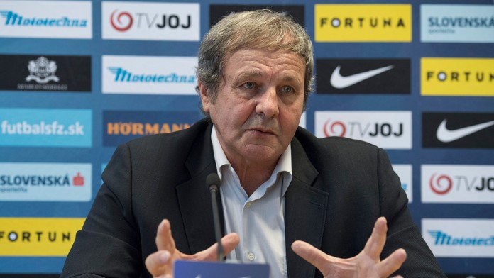 Ján Kozák počas tlačovej konferencie k nominácii na medzinárodný turnaj Kings Cup v thajskom Bangkoku.