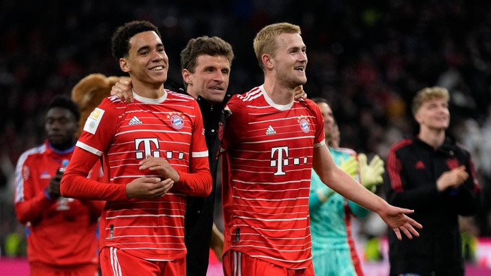 Bayern v gólovo bohatom šlágri kola zdolal Borussiu. Union Berlín si poistil tretiu priečku