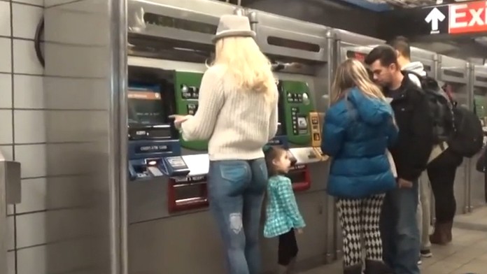 Naha modelka v New Yorku.