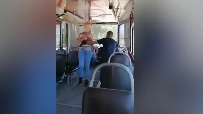 Žene po pravidelnej návšteve solária zostala v nose diera. Zistili jej rakovinu