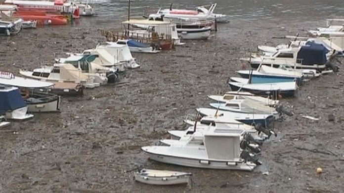Martin Ödegaard na archívnej snímke pred podpisom zmluvy s Realom Madrid.