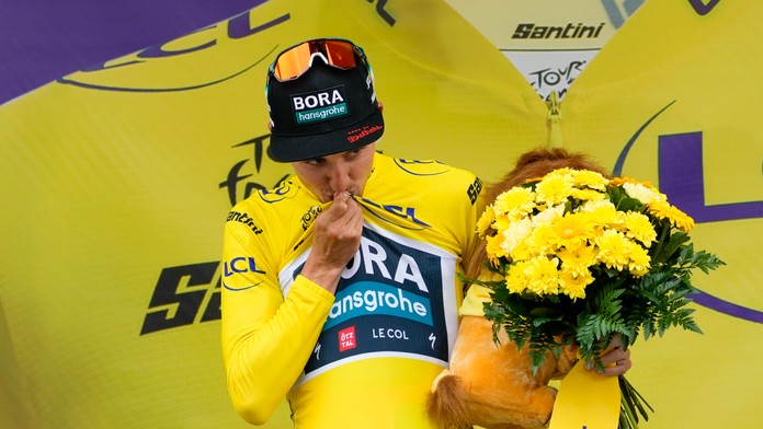 Tour de France: V neobyčajne náročnej etape jazdcov grilovali Pyreneje. Žltý dres zmenil majiteľa