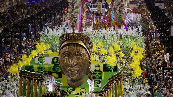 Na karnevale v Rio de Janeiro dobodali muža.