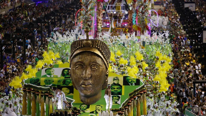 Na karnevale v Rio de Janeiro dobodali muža.