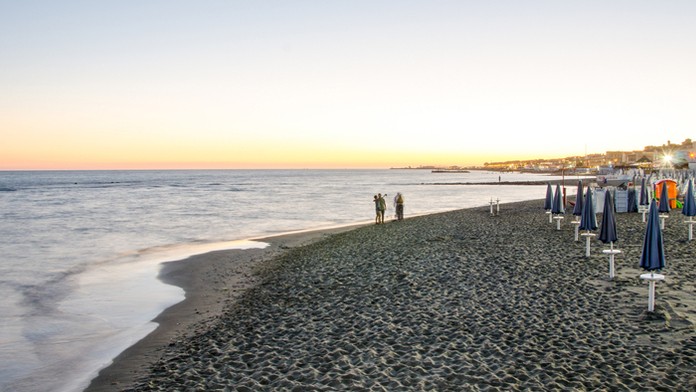 Útočili na pláži.