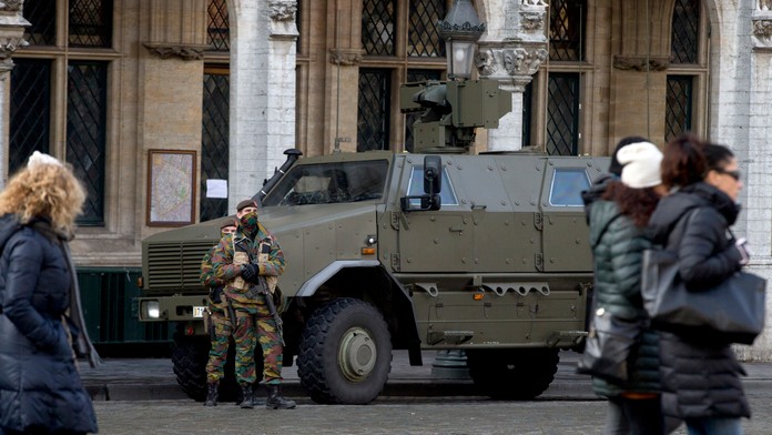 Aj napriek bezpečnostným opatreniam ľudia žijú normálny život