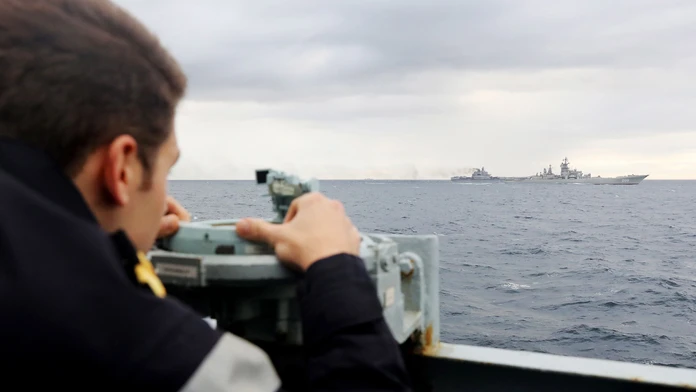 HMS Richmond a Admiral Kuznetcov.