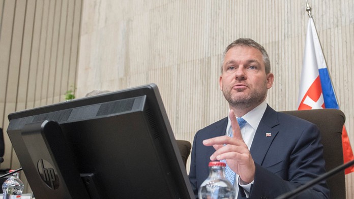 Zavretý psík v aute